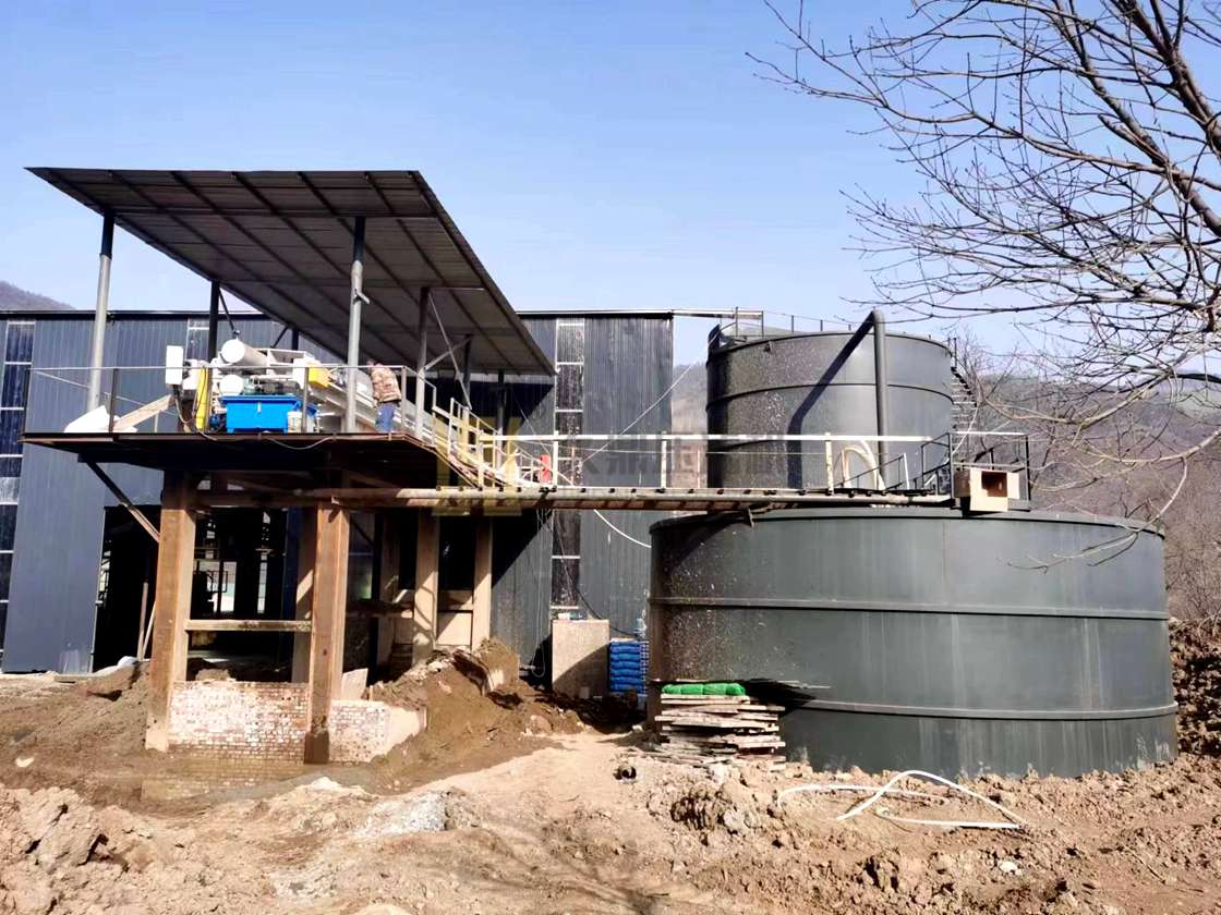应用于机制砂现场，处理洗砂污水，使用500平方压滤机一台 (2).jpg