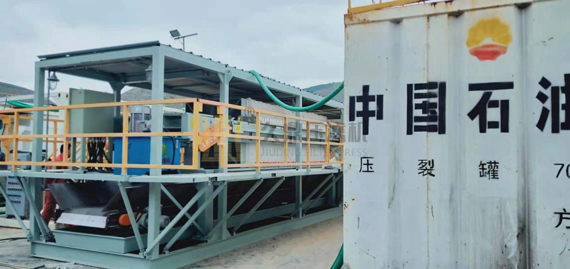 甘肃省泥浆不落地压滤机使用现场.jpg